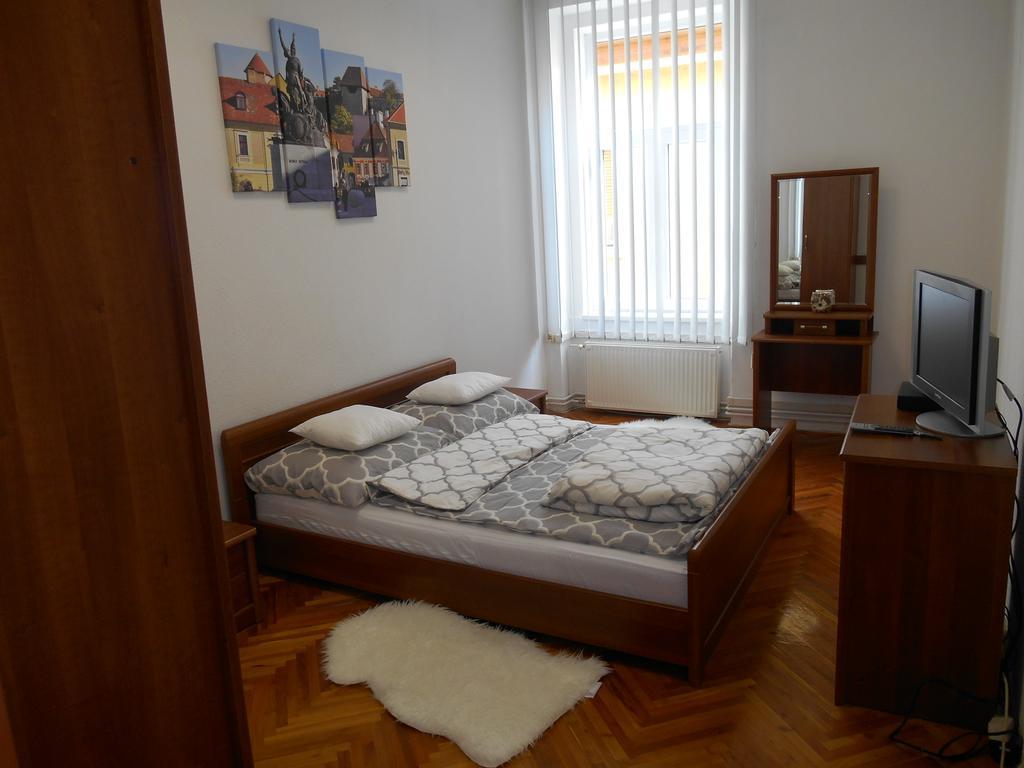 Akos Apartman Apartment Eger Bagian luar foto